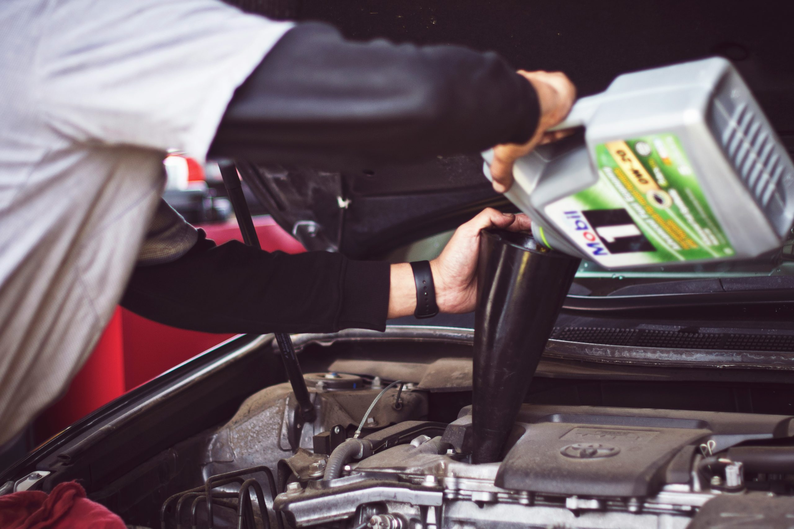 Manutenzione periodica dell'auto comunemente nota come revisione auto